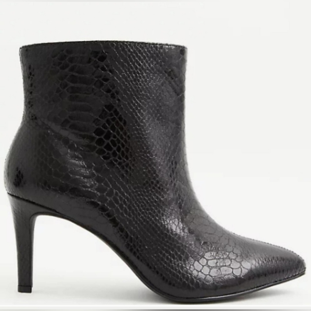 Torrid Black Faux Leather Snake Print Side Zip Pointed Toe Booties Size 9.5 WW - Picture 2 of 16